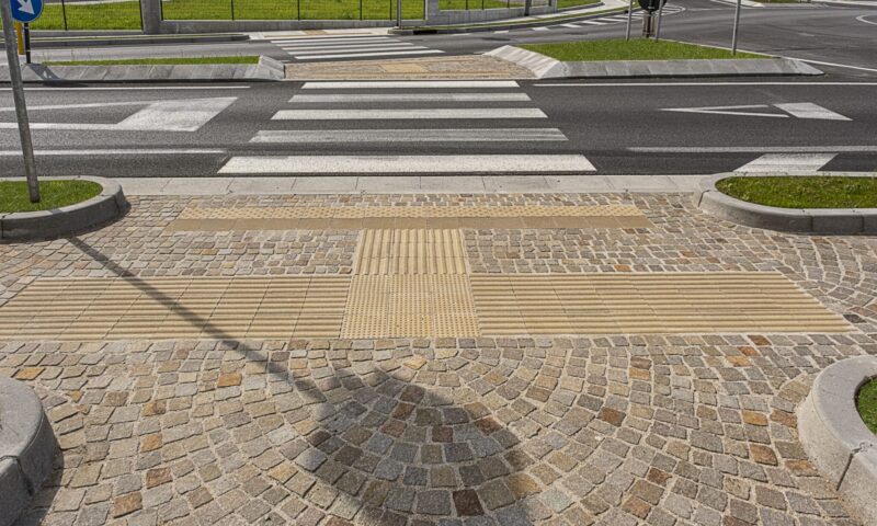 arredo urbano segnali tattili molinaro manufatti 527