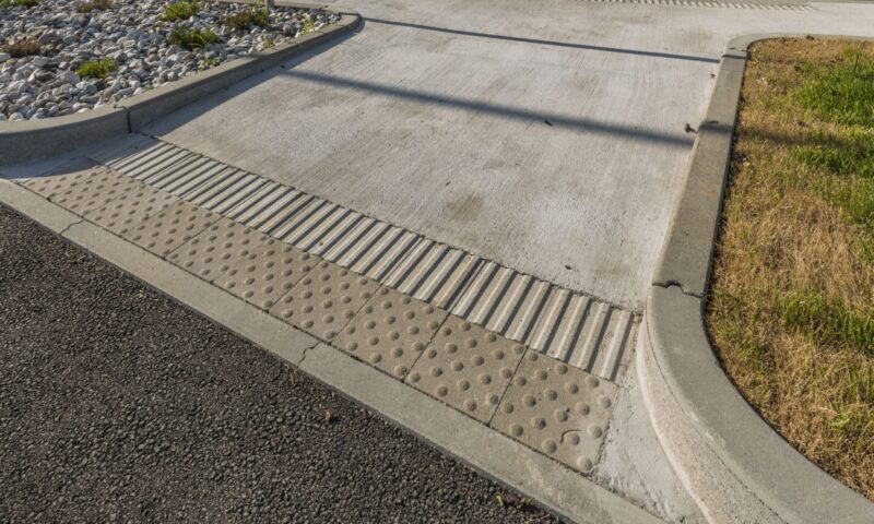 arredo urbano segnali tattili molinaro manufatti 537